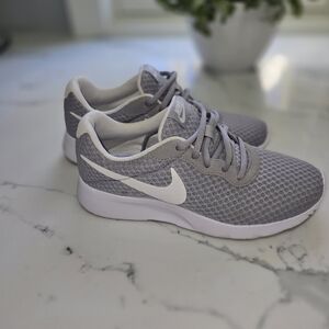 Nike Tanjan